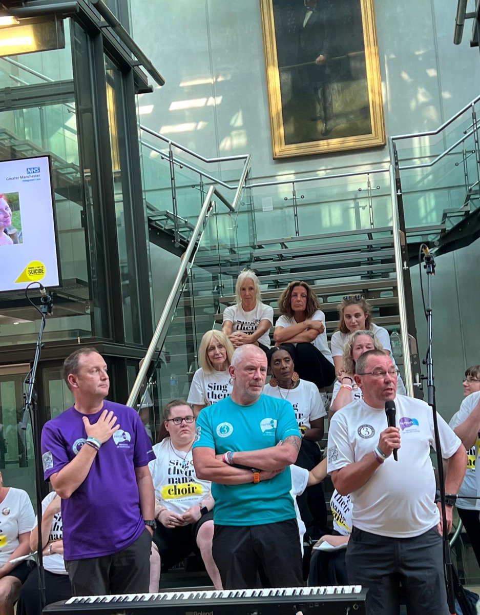 @judd_skelton @BatonOfHopeUK And the most amazing @3dadswalking sharing stories about their daughters and encouraging us all to raise awareness of suicide. They are making a big difference trying to get suicide prevention into schools and trying to break stigma. #ShiningALightOnSuicide #BatonOfHopeUK