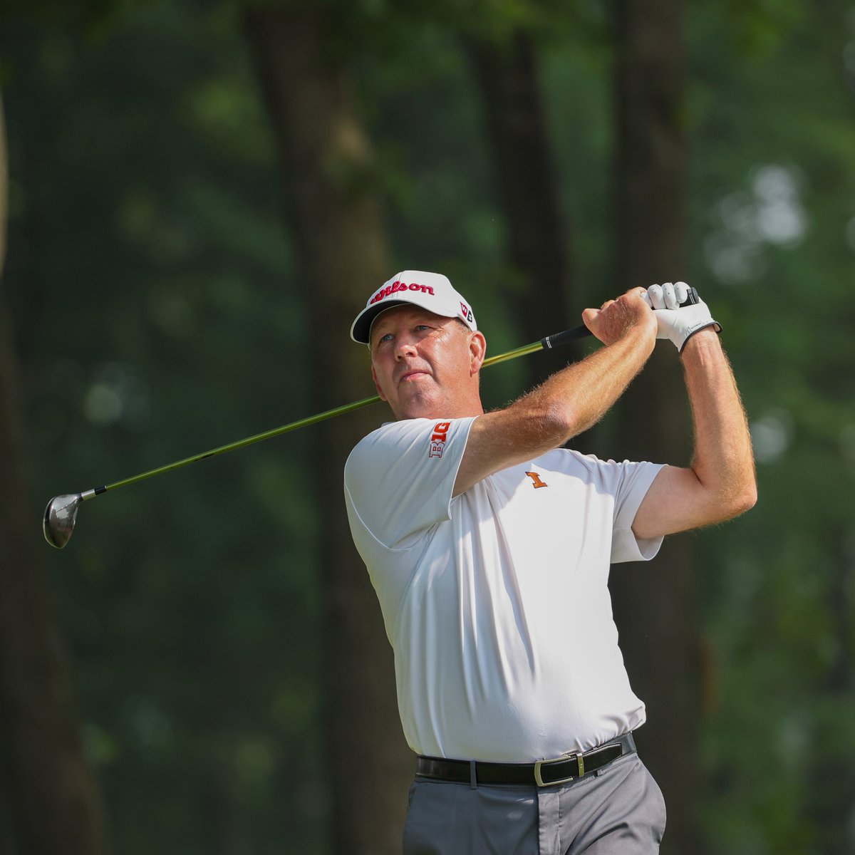 Setting the pace at @SentryWorld. 🔶🔷 @IlliniMGolf head coach Mike Small (-1) is the #USSeniorOpen clubhouse leader.