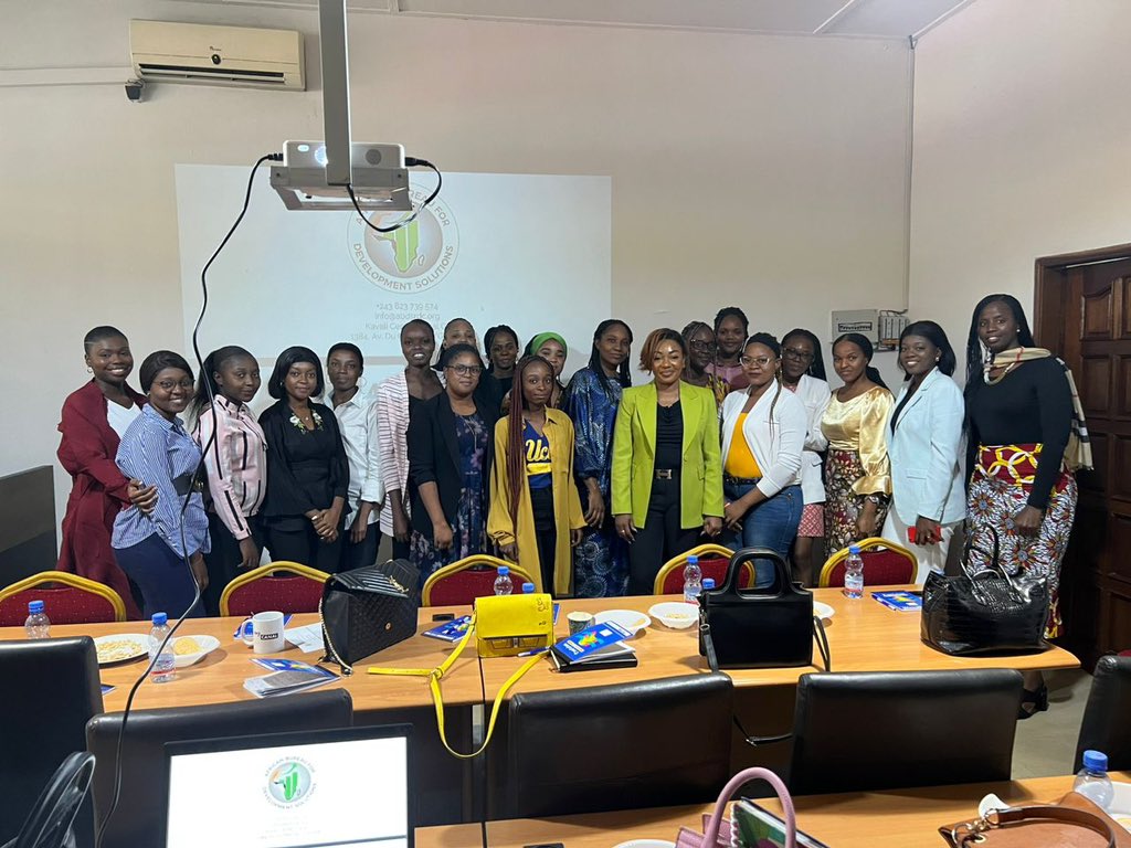 olga_chera's tweet image. Très ravi d’avoir participé au MasterClass sur l Leadership Féminin animé par madame @MiandaMH 🫶🏾
#WomenEmpowerment 
#selfdevelopment 
#SMARTobjectives
#womenpower