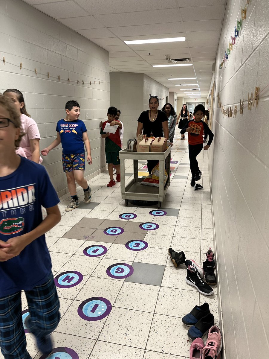 Kindness in Action ! Thank you <a href="/MsSBancheri/">Ms. Bancheri</a> ♥️