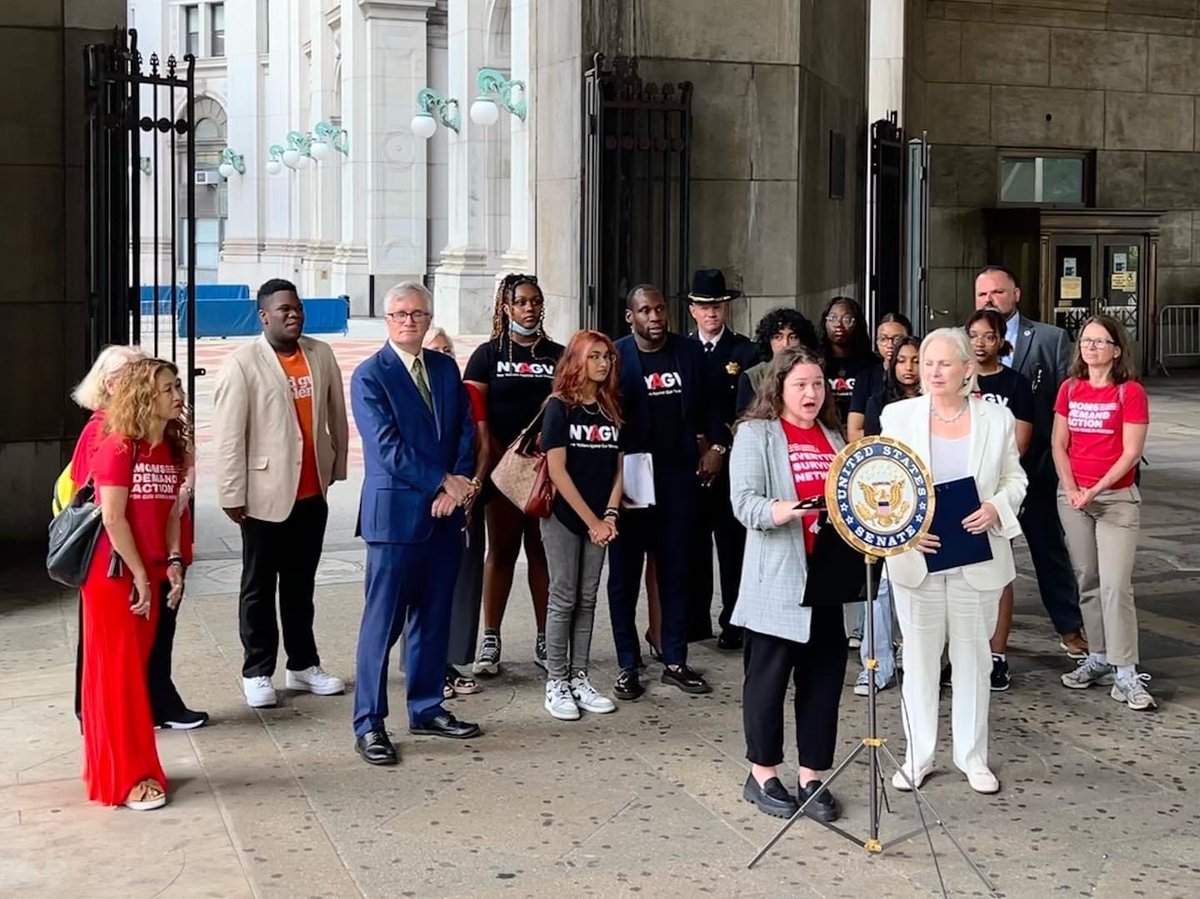 This morning @MomsDemand was with @gillibrandny  at a press conference introducing the FLAG ACT 
An important grant which will direct additional resources to implement Extreme Risk protection laws and save lives. @Everytown #MomsAreEverywhere