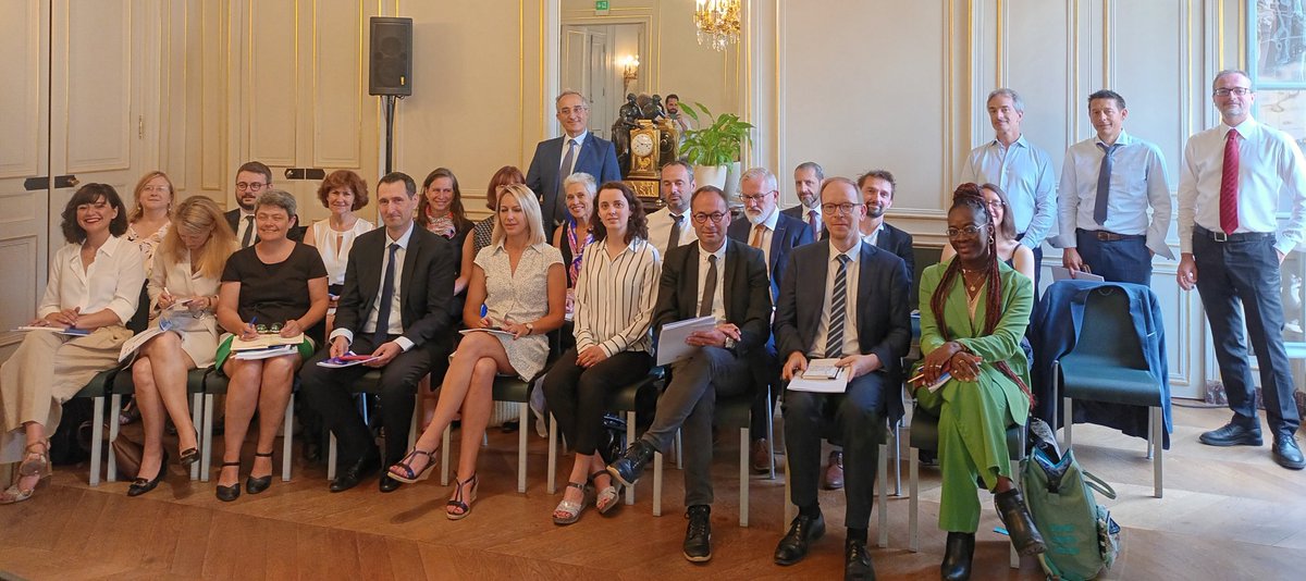 nicdurupt's tweet photo. #remise du rapport du #cycle @ih2ef à @education_gouv @PapNdiaye @audranlebaron
#Étude, #analyse et #propositions pour un #système #éducatif dans une #société #numérique
Rapport prochainement en ligne mais déjà le #dossier #thématique
➡️https://t.co/bwPjYa3Xwp
👏👏👏🙏🙏🙏 https://t.co/RePZX8ulCb