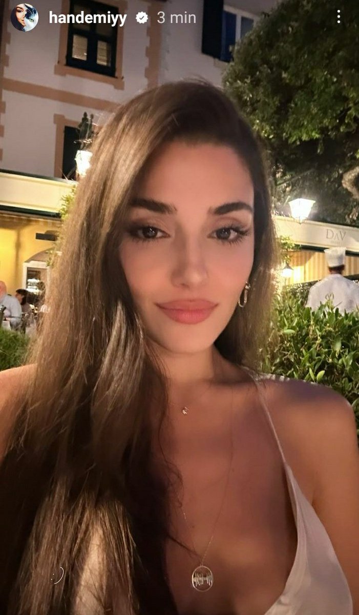 keremattorney's tweet photo. with filter                    without filter😂
#HandeErçel #HanKer https://t.co/5bjCe4zI0c
