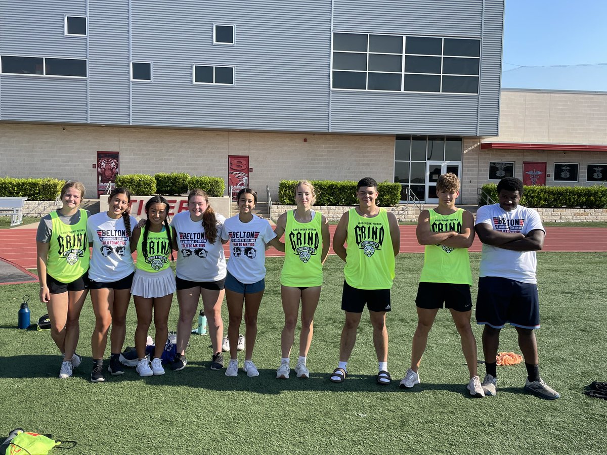 thebeltontigers's tweet photo. Week 4 is done! These are our Week 4 Grinders AND our Gold Level sleeves optional recipientes!! #TigerFlex 🐅😎 #TigerGRIT 🐅💪 @BeltonStrength https://t.co/Ll621fnL2x