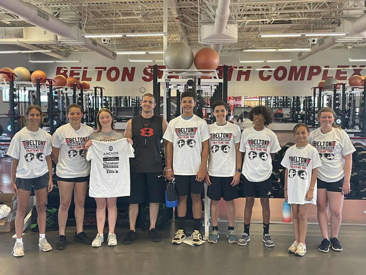 thebeltontigers's tweet photo. Week 4 is done! These are our Week 4 Grinders AND our Gold Level sleeves optional recipientes!! #TigerFlex 🐅😎 #TigerGRIT 🐅💪 @BeltonStrength https://t.co/Ll621fnL2x
