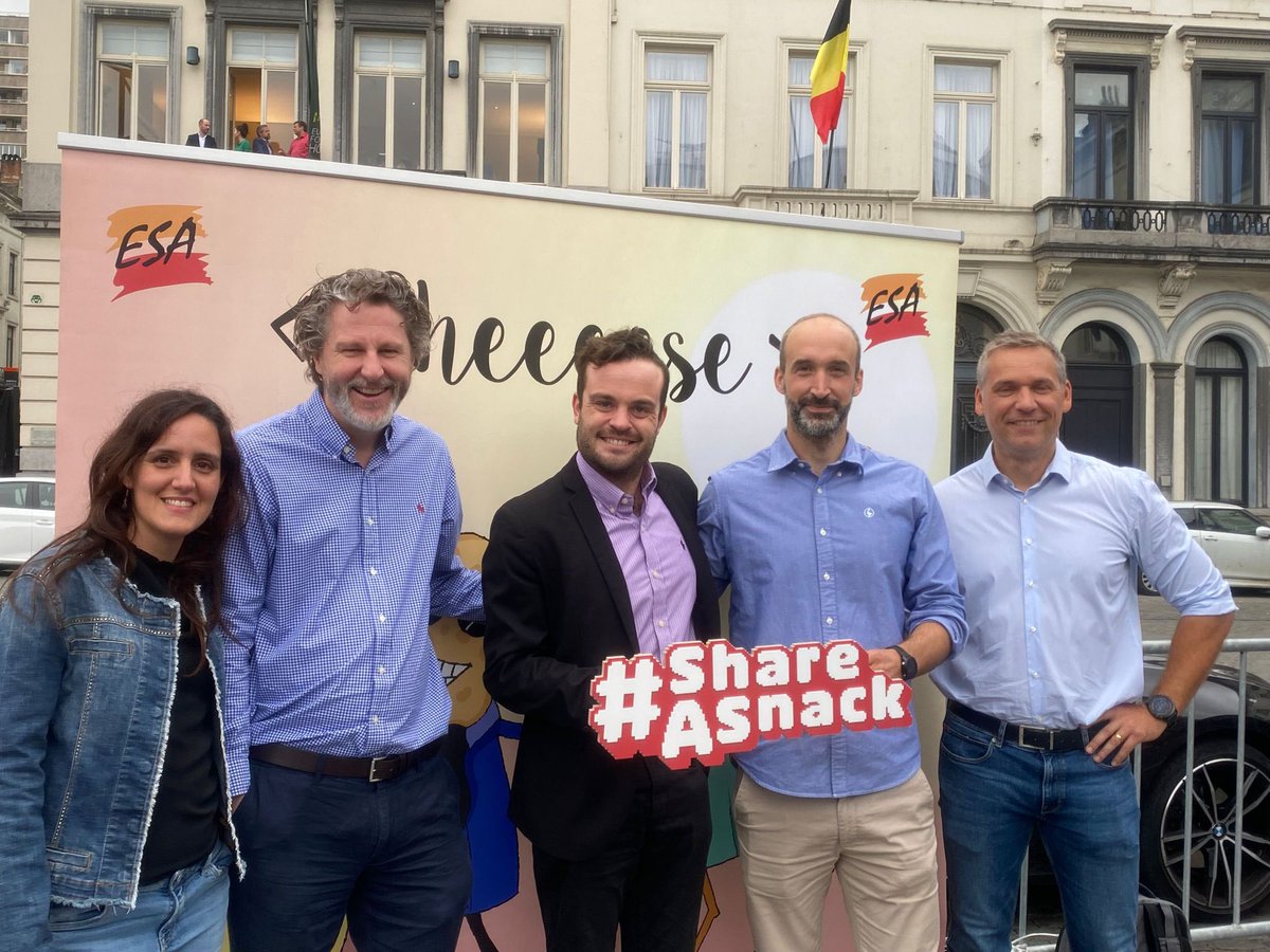 EFFA_Flavour's tweet photo. Happy to #shareasnack with the @esa_snacks crowd in #plux. #healthy &amp; #tasty snacking! https://t.co/urGlQqpxFB