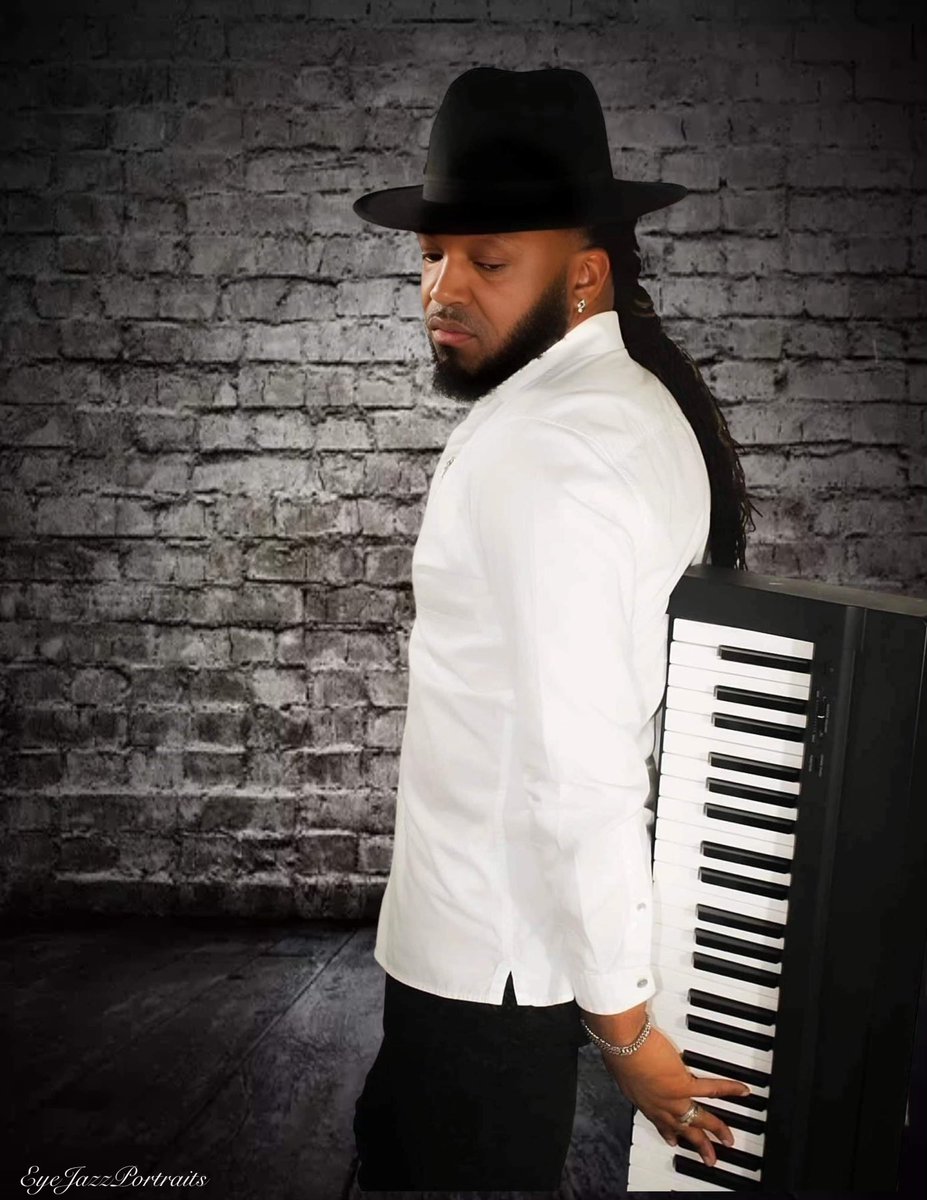 CTyRelleLive's tweet photo. I feel SO fucking productive!  Signing contracts, booking shows, preparing for more shows, creative ideas, IM JUST IN MY MF ZONE!!!!!!! 

Y’all better NOT sleep on a Bruh like ME!

https://t.co/CKxIsJa2mZ https://t.co/9a9pEzU2KA