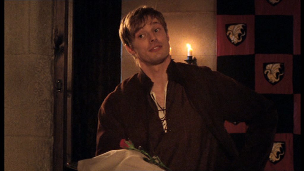 Oh, and by the way - if you're sure you know what has been served as a side to chicken that has been delivered to lady Vivian by 'destiny' - check our #ThursdayQuiz and see if you get the correct answer!

#Merlin #BradleyJames #destinyandchicken