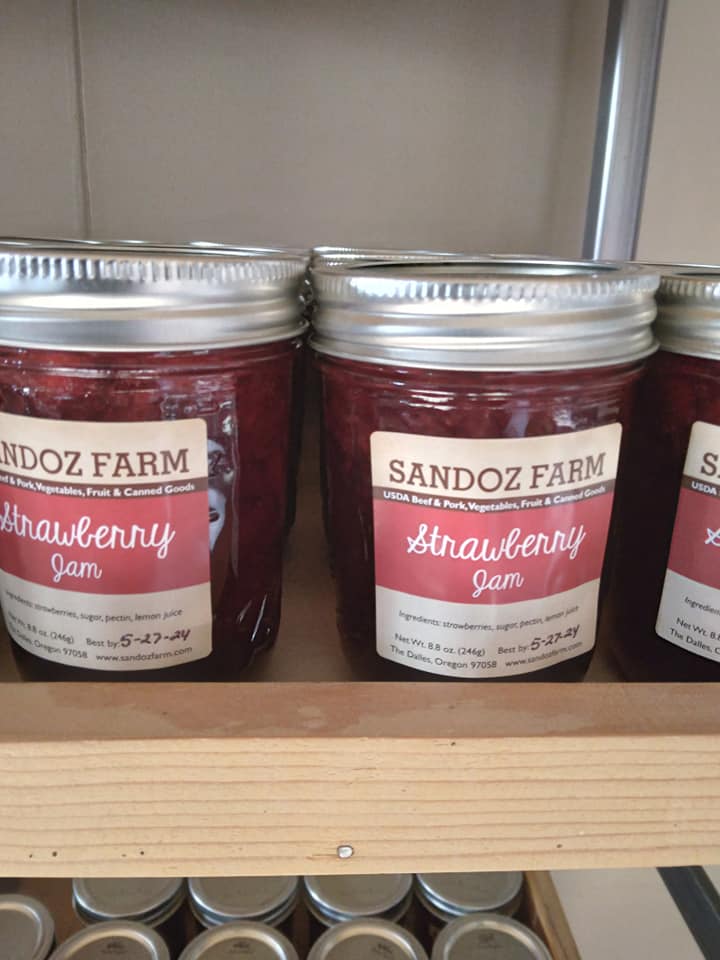 Explore_TD's tweet photo. Sandoz Farm, a true staple and at the heart of what makes us The Dalles, has its doors open all summer long! Visit this delightful farm nestled in the stunning mountains, and enjoy various fresh and yummy treats. Open until 4pm today so don't miss them!
#explorethedalles https://t.co/llAUoHYpjl