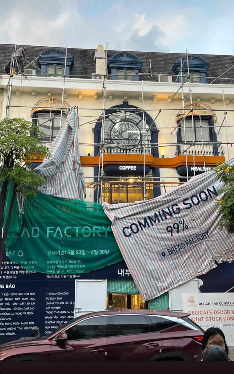 sodesu123's tweet photo. ミーディンのBread Factoryの改装工事、明日で終って、7月1日から再オープン。
土曜日行こうかな😃✨
Bread Factory
https://t.co/4KoQU1Lyx0
#ハノイ #パン屋 https://t.co/82NuVFjAUI