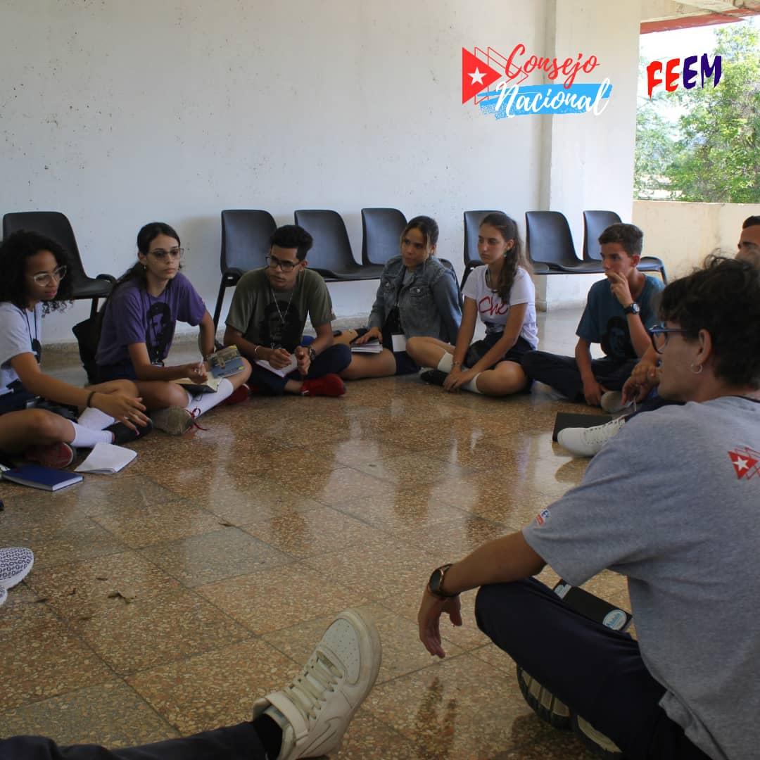 FEEM_Cuba's tweet photo. Envolvió 💫 la mañana de hoy una brisa de conciencia 😌💙 #AquíConCuba por los delegados en los talleres: "¿Qué bola?" y "¿Y la escuela qué?" en el Consejo Nacional 😏 de la #FEEMdeCuba que está en desarrollo con sede en la Perla del Sur, Cienfuegos 🏙 https://t.co/Fn3Gzk6MP0