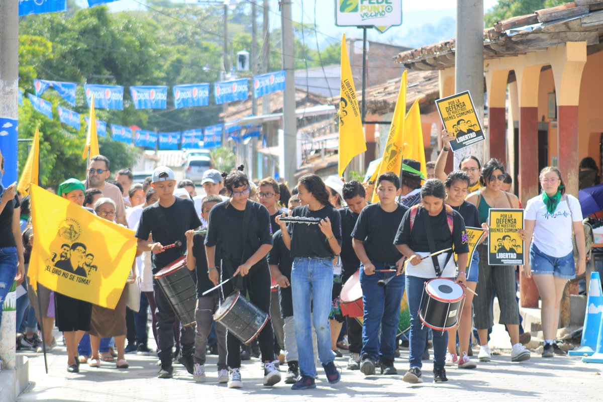 FNS_OficialSV's tweet photo. #FestivalMarceloRivera | Iniciamos la conmemoración del décimo cuarto aniversario del asesinato de Marcelo Rivera, con una marcha por las calles de San Isidro, Cabañas, para homenajear su lucha ambientalista en defensa por el agua y la vida. https://t.co/CSwmIAR5bt