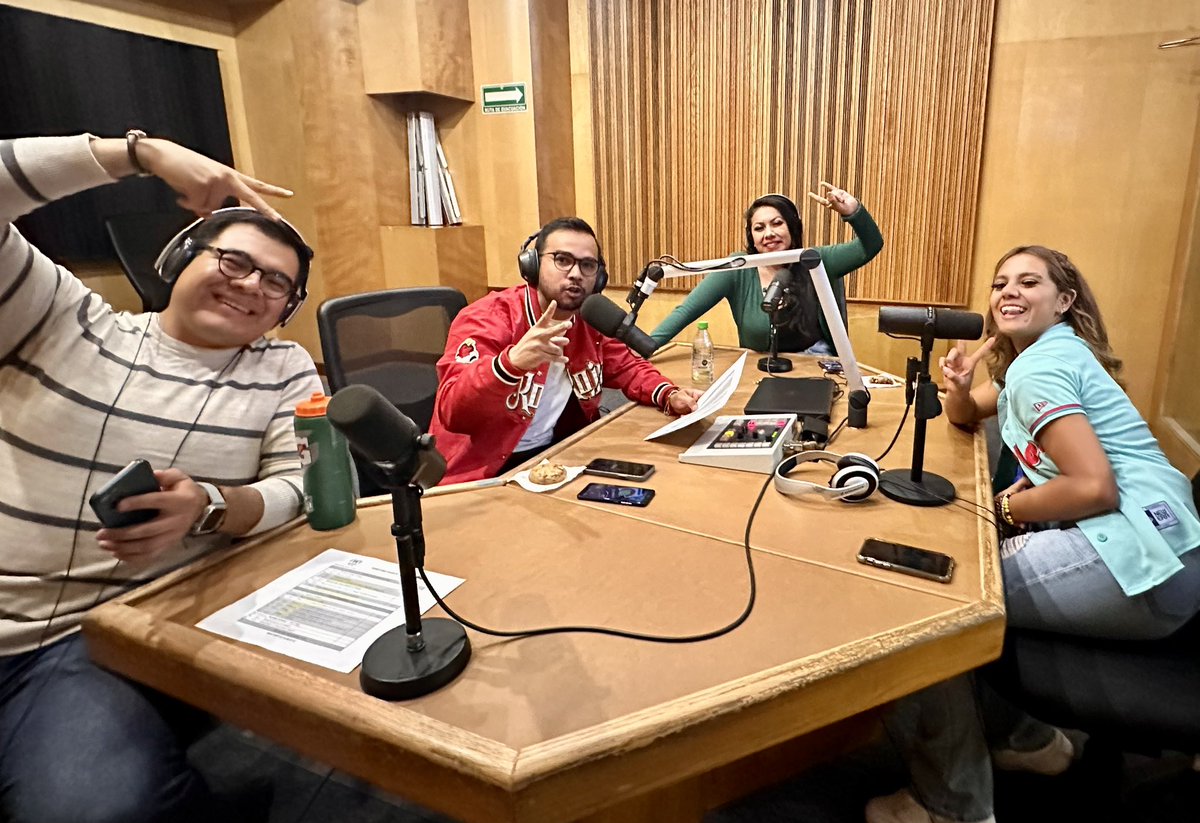 soyedisa's tweet photo. Play ball ⚾️

🎙️@laKaro_gc 
🎙️@mellamoalita 
🎙️@LoboMorales_ 
🎙️@omar_guerrero14 

Tenemos #TicketsPaLaBanda

Prendan la radioooooo! 
📻730am
📱 App W deportes https://t.co/oiNLMQbJJG