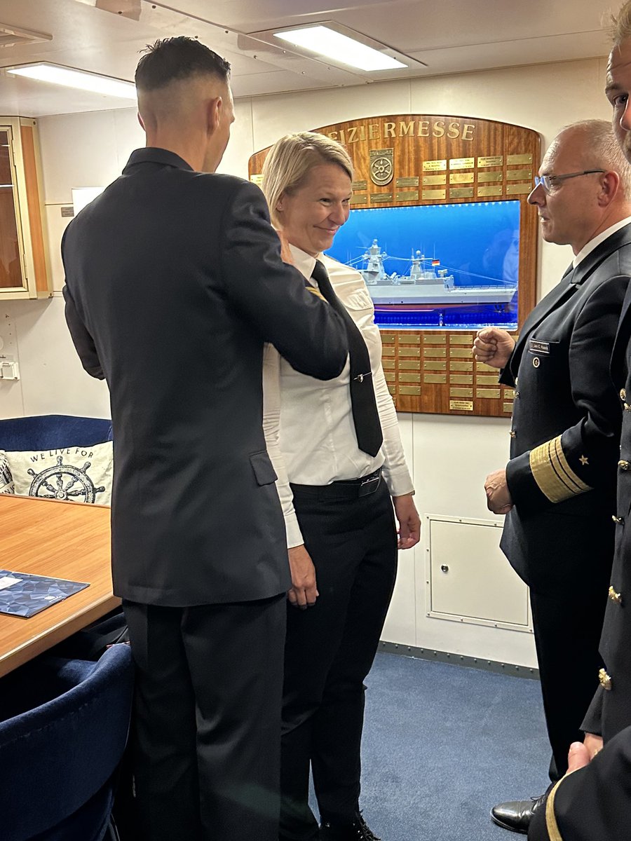 Kommandeur 1. Korvettengeschwader tweet media