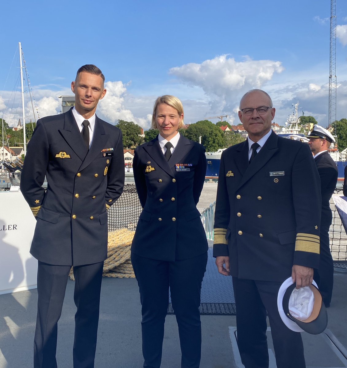 Kommandeur 1. Korvettengeschwader tweet media