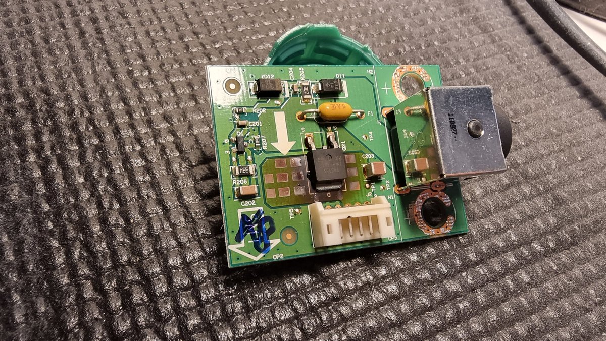 TemplaCreations's tweet photo. Does anyone know where to get replacement parts for a wacom 24hd? ( 2011 model )
Mine just decided to fry its power port 😭
Desperately trying to find a new part. https://t.co/98XQJr3hzv