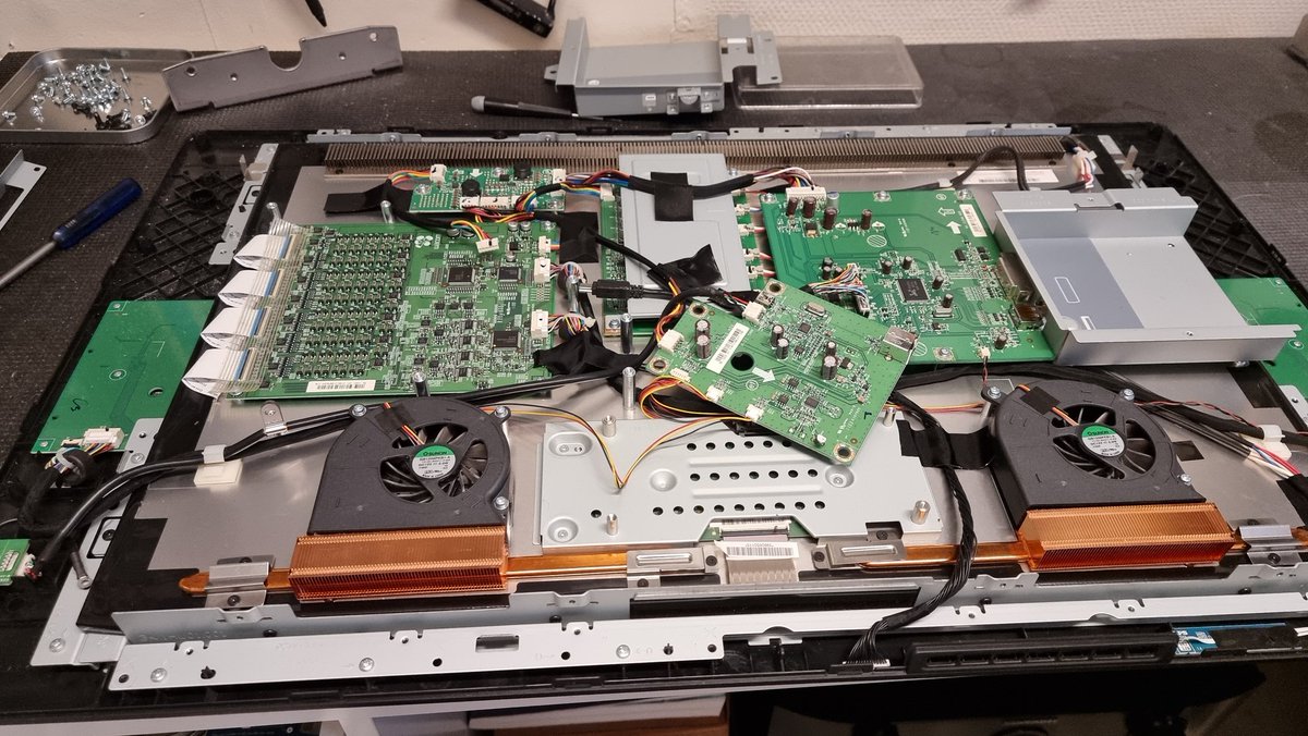 TemplaCreations's tweet photo. Does anyone know where to get replacement parts for a wacom 24hd? ( 2011 model )
Mine just decided to fry its power port 😭
Desperately trying to find a new part. https://t.co/98XQJr3hzv