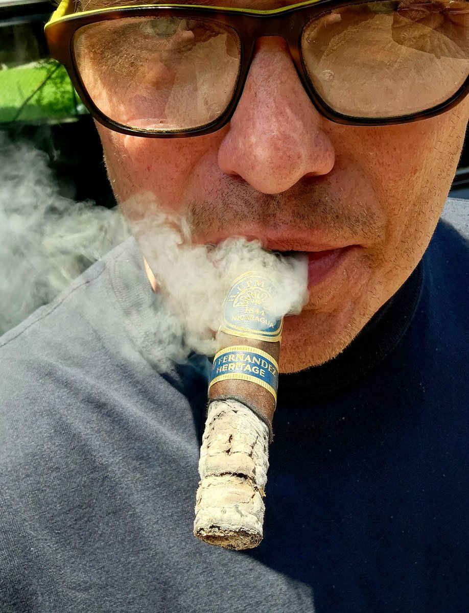 TheCigarKing1's tweet photo. After lunch snack was delightful. Now for more sleep before work.
#3rdShiftLife https://t.co/dGyoXho9Qi