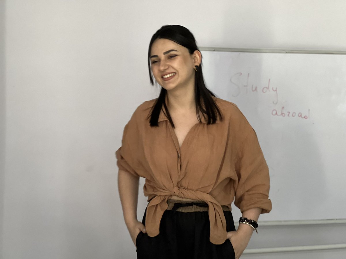 MigvolunteerAze's tweet photo. “Miqrasiya Könüllüsü” İctimai Birliyin təşkilatçılığı ilə “Level Up-2” layihəsi davam edir!
#MiqrasiyaKönüllüsü #MKİB #sənfərqlisən #english #LevelUp2 https://t.co/EAmgtKDhGf