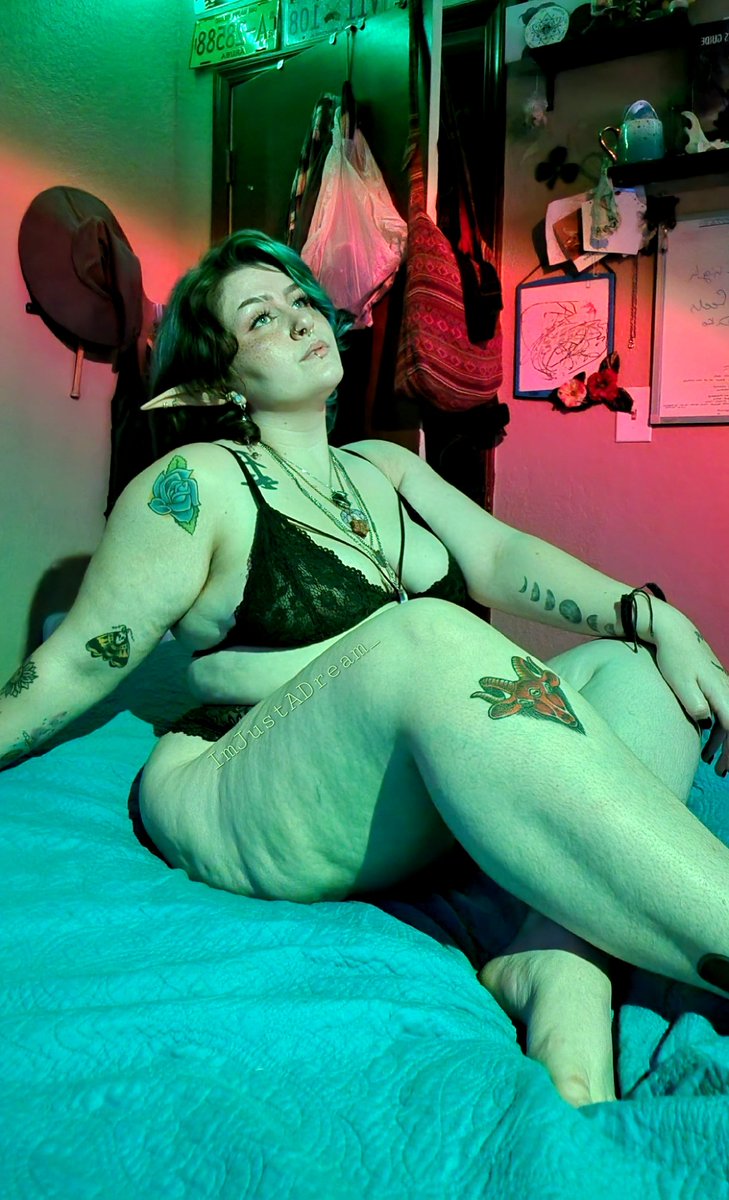 ImJustADream_'s tweet photo. @yblesco @YOURDADDYKATE I'm even getting another tattoo today!! 🎉 

Remember! 20% off on my onlyfans for the next 13 days! Get it while you can!

#nsfw #nsfwtwt #ofmodel  #thick #thickums #bbw #bigbeautifulwoman #belly #tummy #softwoman #lgbt #lgbtnsfw #linkinbio https://t.co/xUVPJ4jBpK