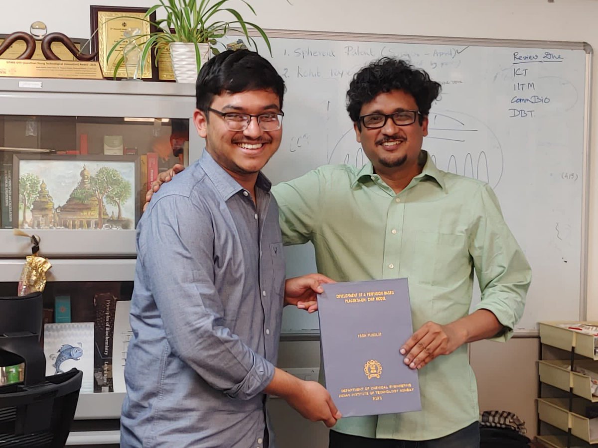 Yash Pundlik defended his M. Tech thesis on Placenta on Chip with flying colours (and top grade). Congratulations and proud of you. 
PS: It felt great to hold the hard copy of a student’s report after three years. 
#OrganOnChip 
#microphysiological_models
#MPS