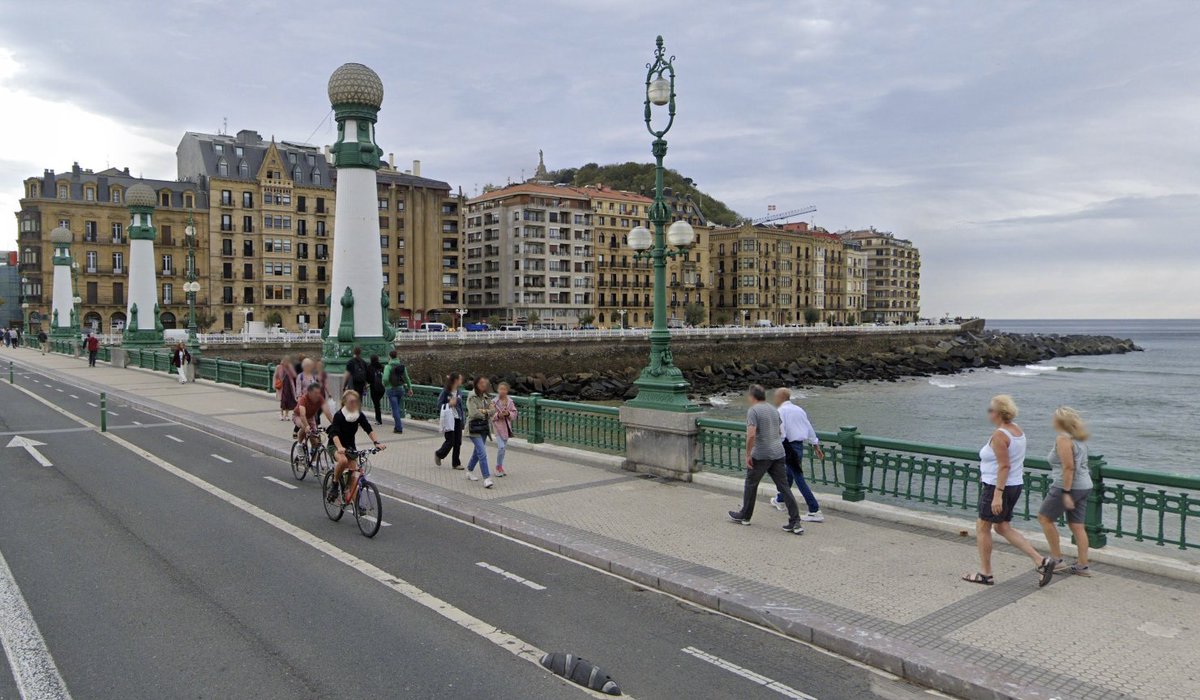 #SanSebastian Oct. 2022 #Spain #BikingOnBridges
google.com/maps/@43.32370…