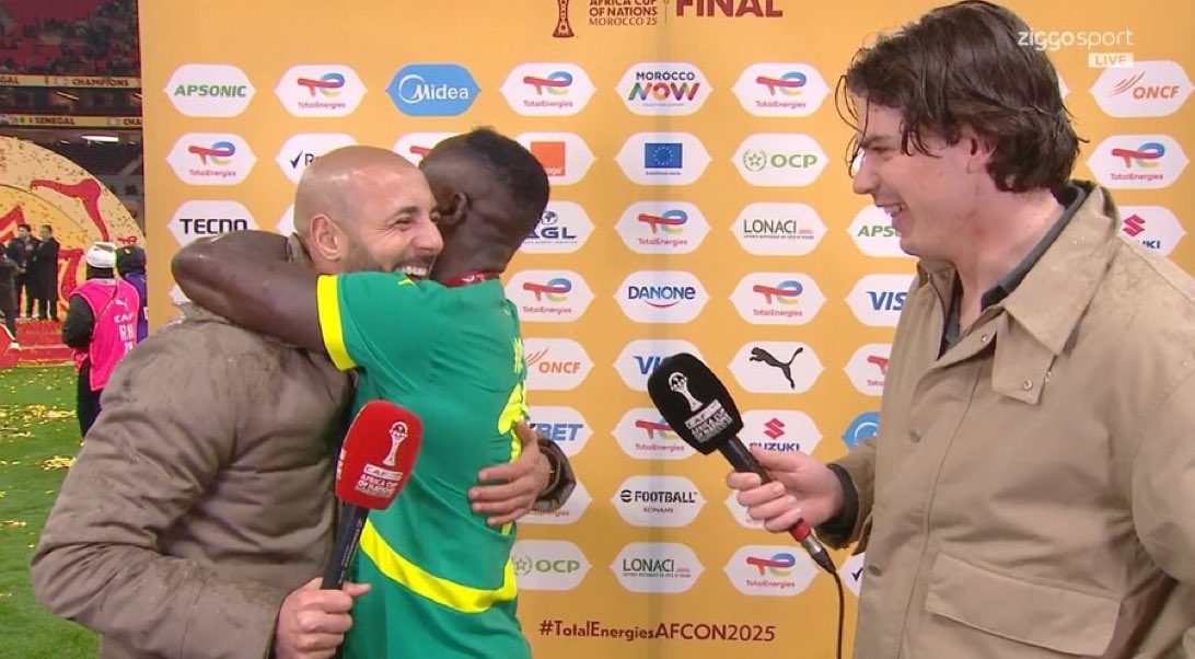 المرجلة هُنا 
والمعدن الذهب هُنا
مرابط وساديو 🥹

علاش نخاف ومعانا مرابط
ويارب ما نخاف وعندنا اسد الترينغا