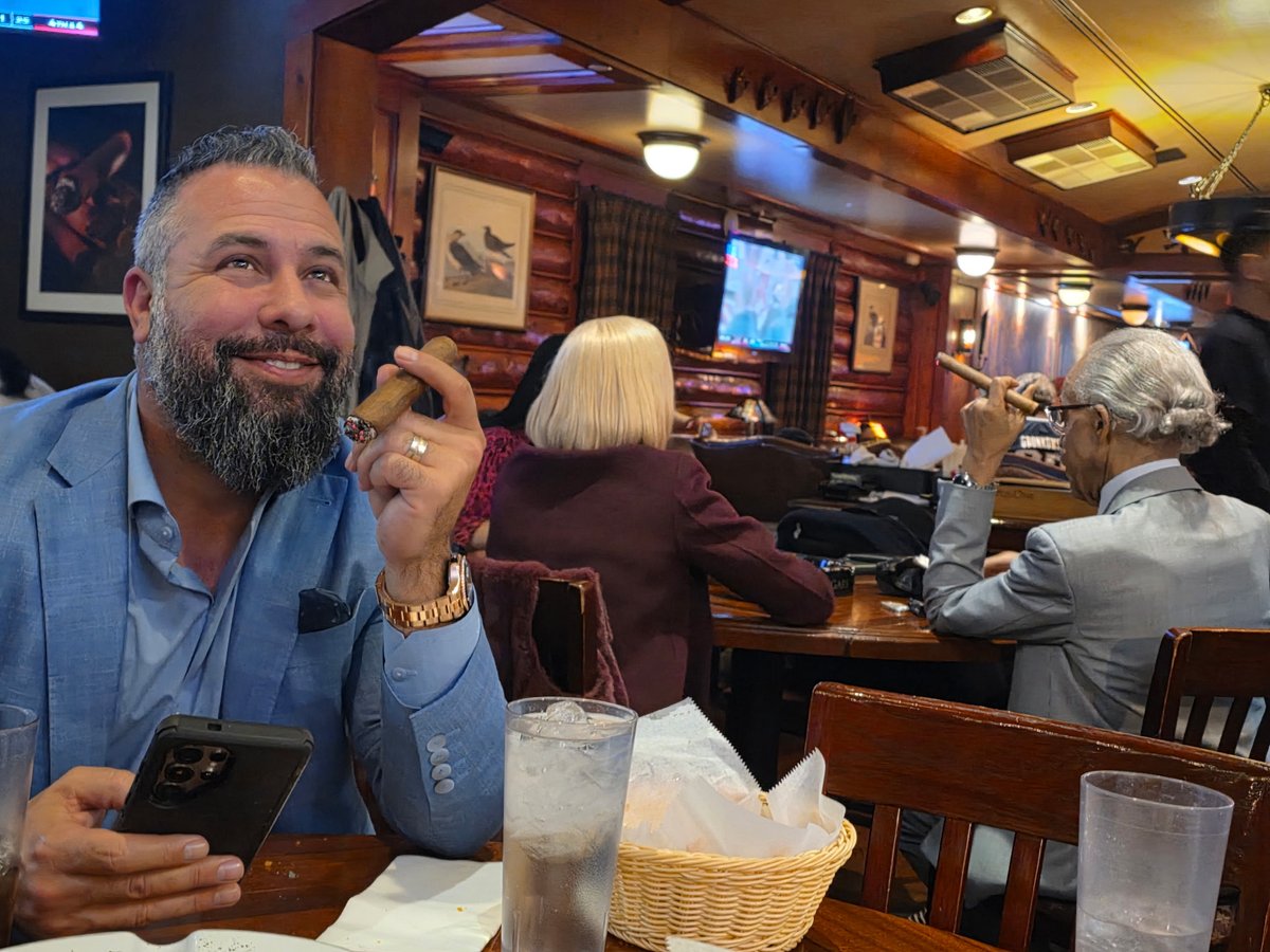The face you make when you're trying to enjoy a cigar and the game in Washington DC and Al Sharpton decides to sit at the table next you...

🤣😂🤣☠️💀☠️