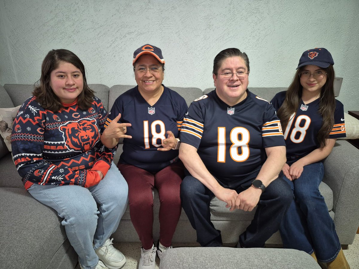 Alexrami's tweet photo. #NFLentelevisa #DaBears Ganan hoy!!! #BearDown https://t.co/2dvWAd6P7a