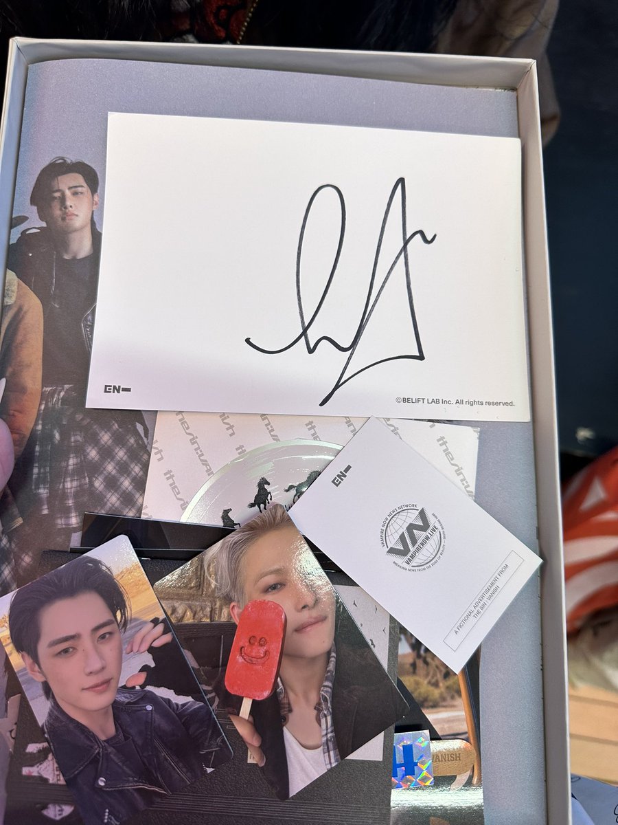 ivettermdz's tweet photo. Enhypen pulls of the day (before trading lol) @hello82official @hello82NYC @ENHYPEN #ENHYPEN_hello82POPUP #THE_SIN_VANISH #hello82 #hello82NYC #82giveaway https://t.co/Y6uWyHhsC8