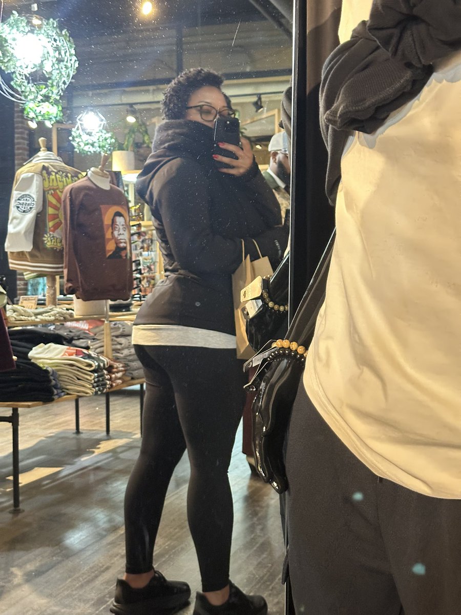 _dawnmontgomery's tweet photo. Her Mama Got A$$ too 😏 https://t.co/sDrg3KBHlz