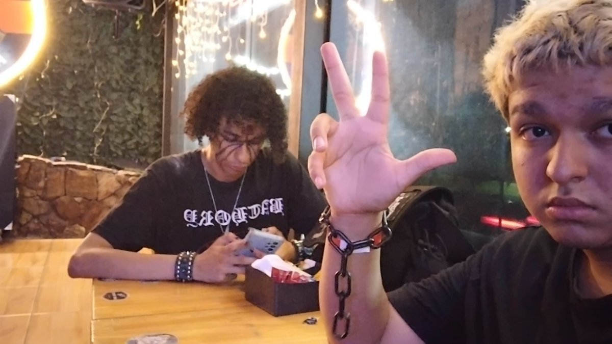 chamei uns 5 pra resenha e só esse conseguir vir pro bagulho pqp