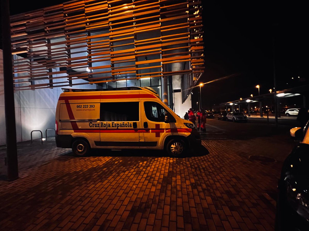 CruzRojaAND's tweet photo. AMPLIAMOS INFORMACIÓN:
- 10 ambulancias movilizadas desde Córdoba, Jaén y Granada
- Albergue en Adamuz para las personas afectadas
- Equipos psicosociales en estaciones de Huelva, Málaga, Sevilla y Córdoba
- Centro de Atención en Córdoba, con mantas, agua y camas https://t.co/H6KyYRuO5p