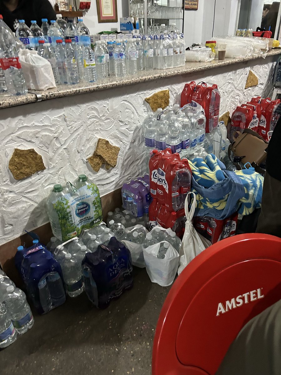 eleanorinthesky's tweet image. Una vez más, el pueblo salvando al pueblo