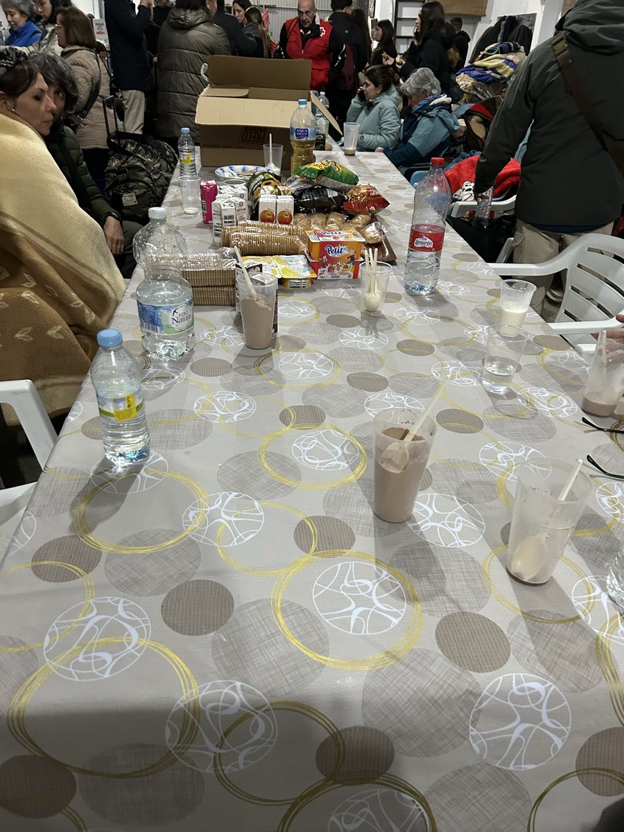 eleanorinthesky's tweet image. Una vez más, el pueblo salvando al pueblo