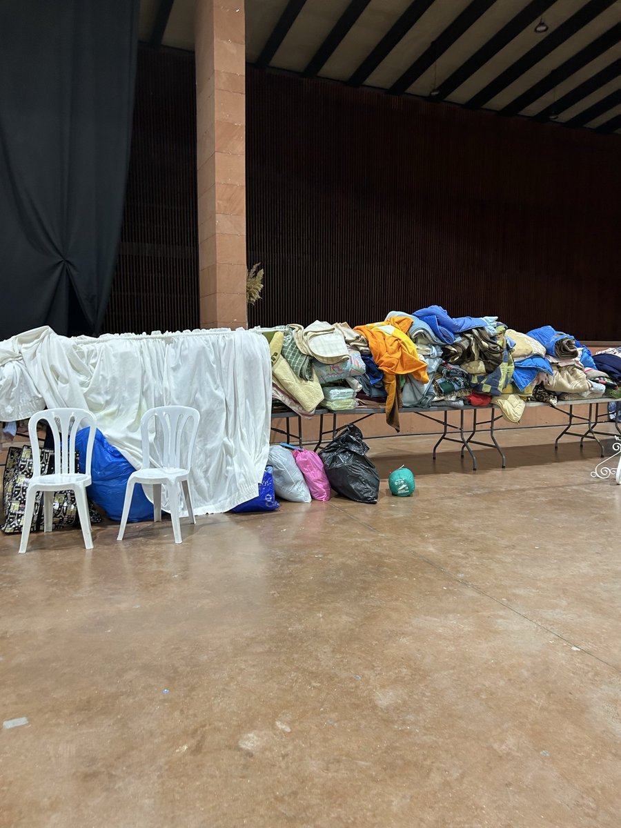 eleanorinthesky's tweet image. Una vez más, el pueblo salvando al pueblo