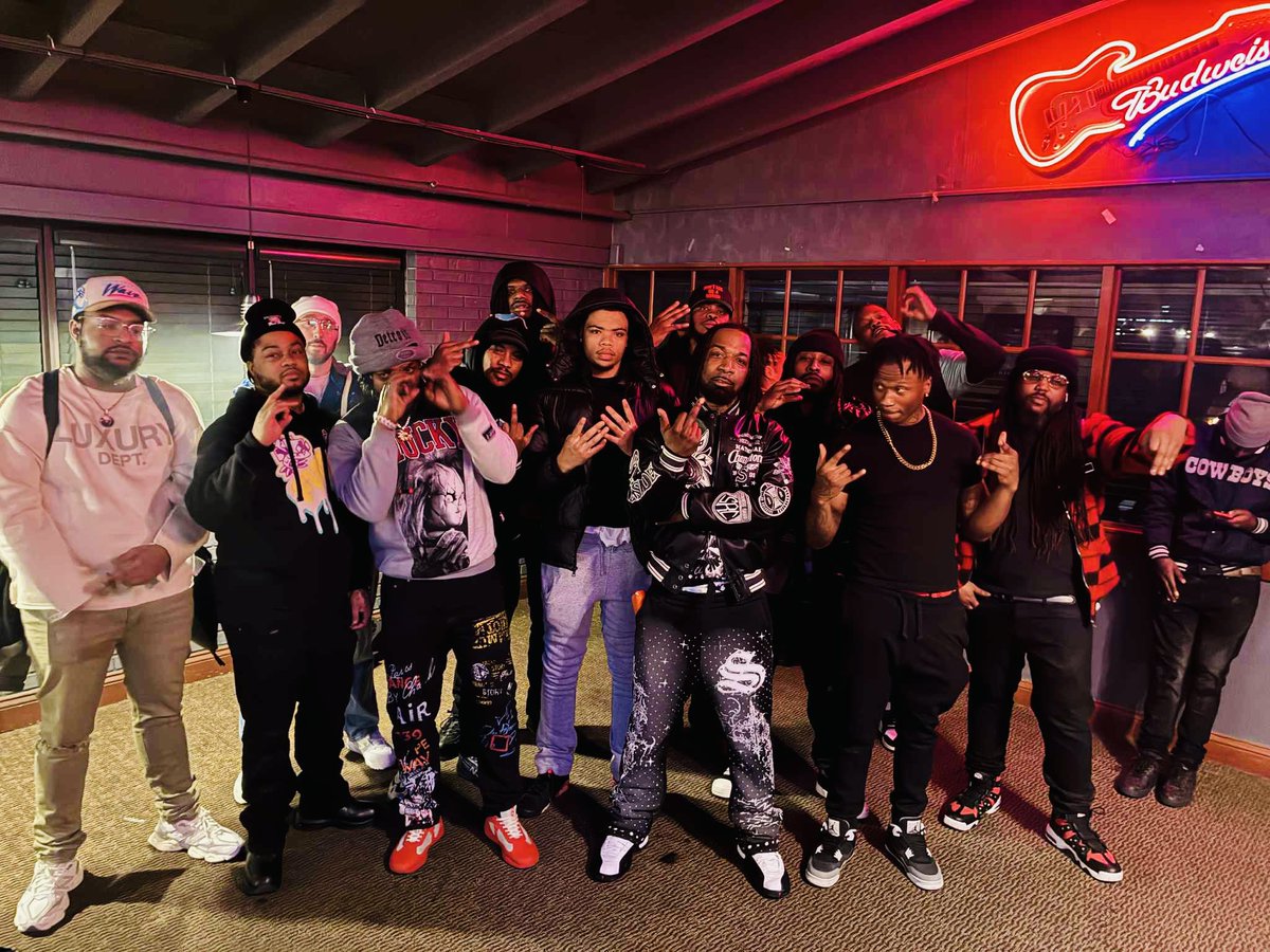 SideshowTanna's tweet photo. #GoGood This how we pulling up 🤞🏽 https://t.co/Yw18DWBilp