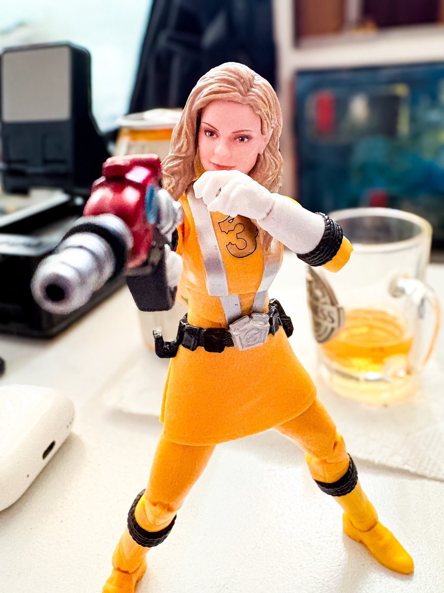 ColorlessTune's tweet image. “Got you in my sights.”

#Hasbro #LightingCollection #PowerRangersRPM #YellowRanger #ToyPhotography
