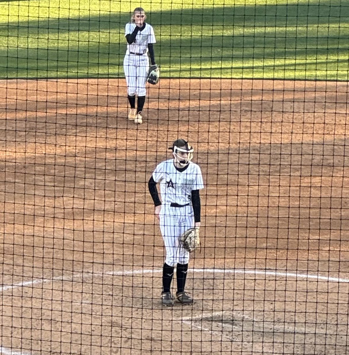 EmoryHicks09's tweet photo. Thanks to @Coach_A_Mo and @dixson_erin from @GaTechSoftball for hosting today’s camp. Thank you for all the instruction and tour. I am looking forward to getting back on campus soon. @APHicksTucker @ApFastpitch https://t.co/lk9dYKvu7W