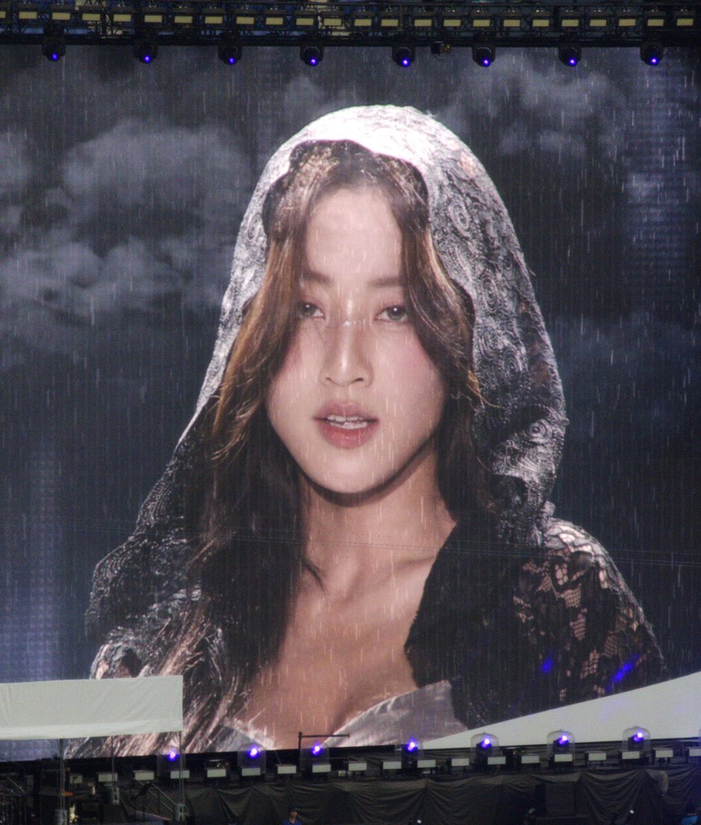 jisweett's tweet image. GETTING READY                TO MAKE HISTORY