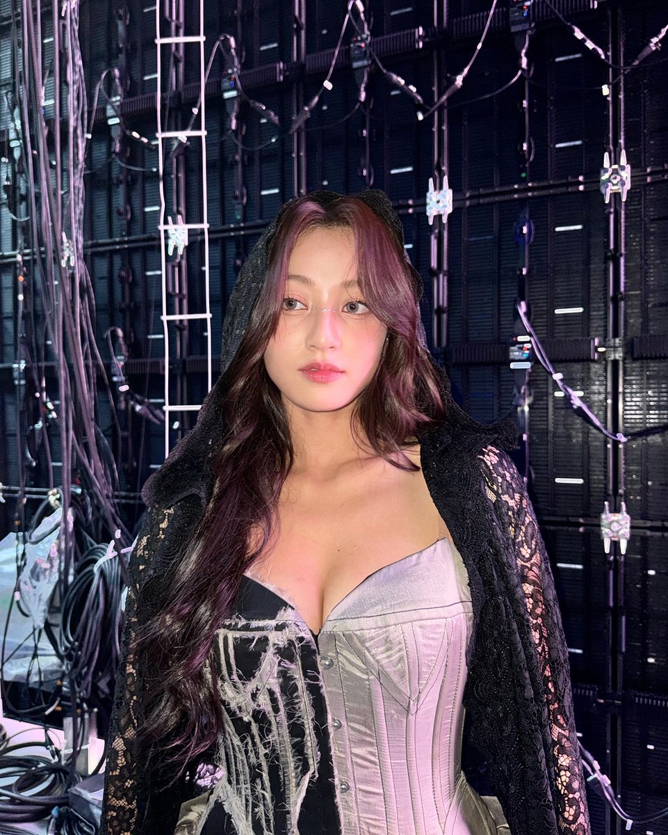 jisweett's tweet image. GETTING READY                TO MAKE HISTORY