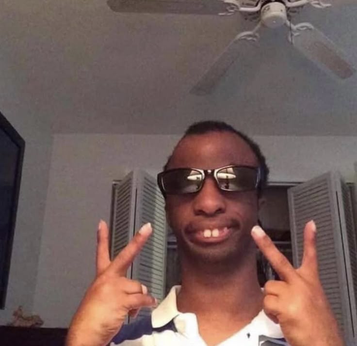 icomitcrimes's tweet photo. it doesn't reach 10 likes, therefore I won't be drawing it https://t.co/pEyZpEJ4xU