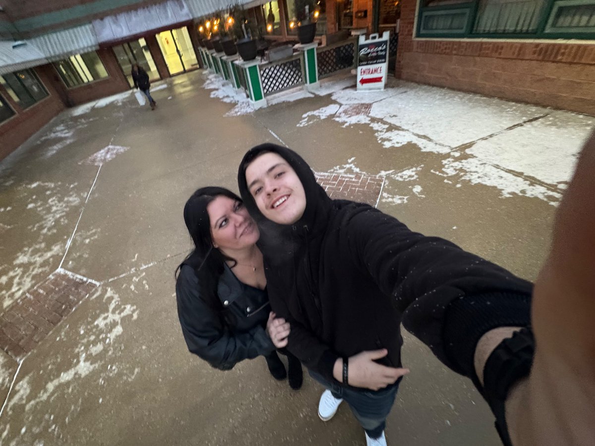 GRETCHEN ☮️ tweet media