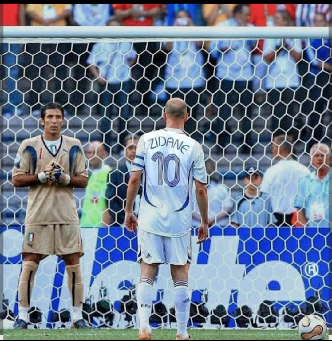 MessiahYaniss16's tweet image. - Finale de Coupe du monde.
- T'es face au rival italien.
- T'es face a Buffon le meilleur gardien du monde.
- Toute la planète te regarde.

35 ans mais il te fait une panenka sans trembler comme si c'était normal. 

Je crois qu'on se rend pas compte de qui est ZINEDINE ZIDANE.