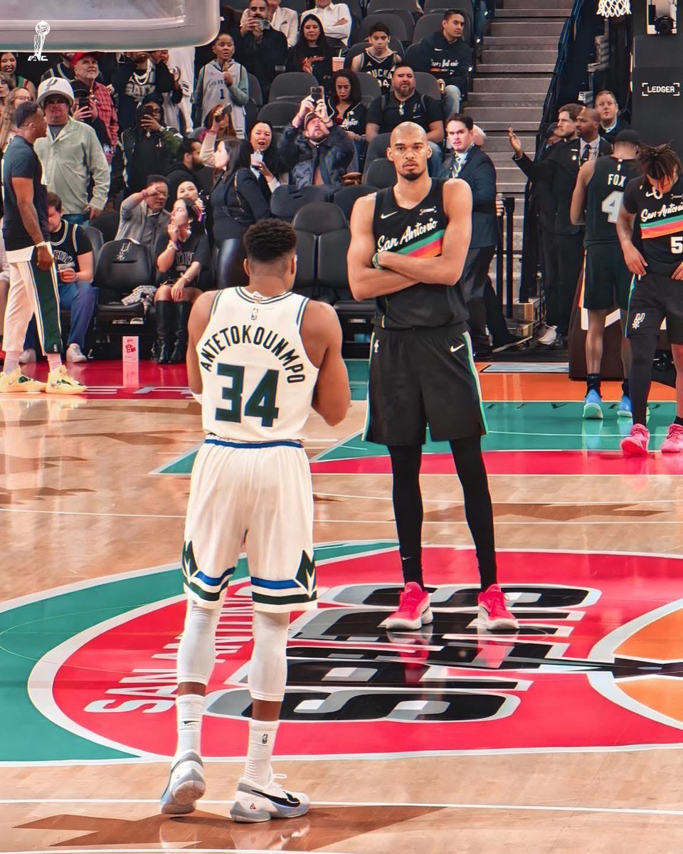 This photo of Giannis and Wembanyama is cold🥶