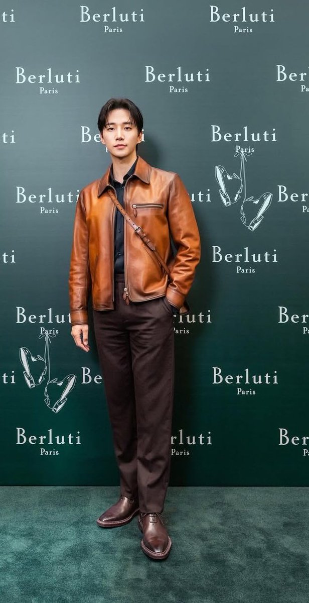 Lee Junho is going to attend the 26th edition of Paris Fashion Week for Berluti.

Fans from France and whoever can make it, are you ready? 😍 Let's show him how much he's loved in Europe 💛

#이준호 #LEEJUNHO
#LEEJUNHOEurope