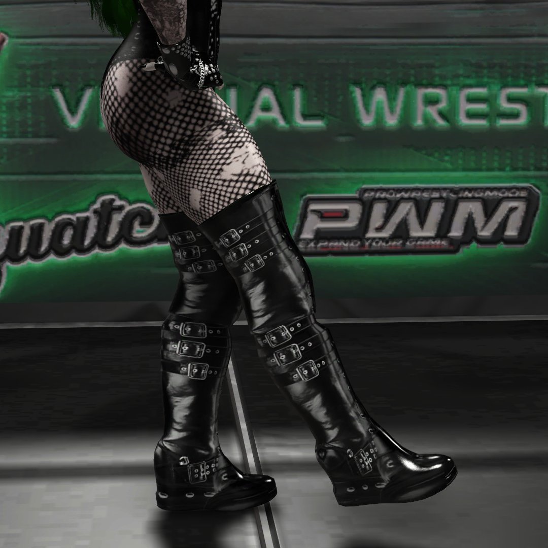 xConvallaria's tweet image. I do love a good platform boot 🖤