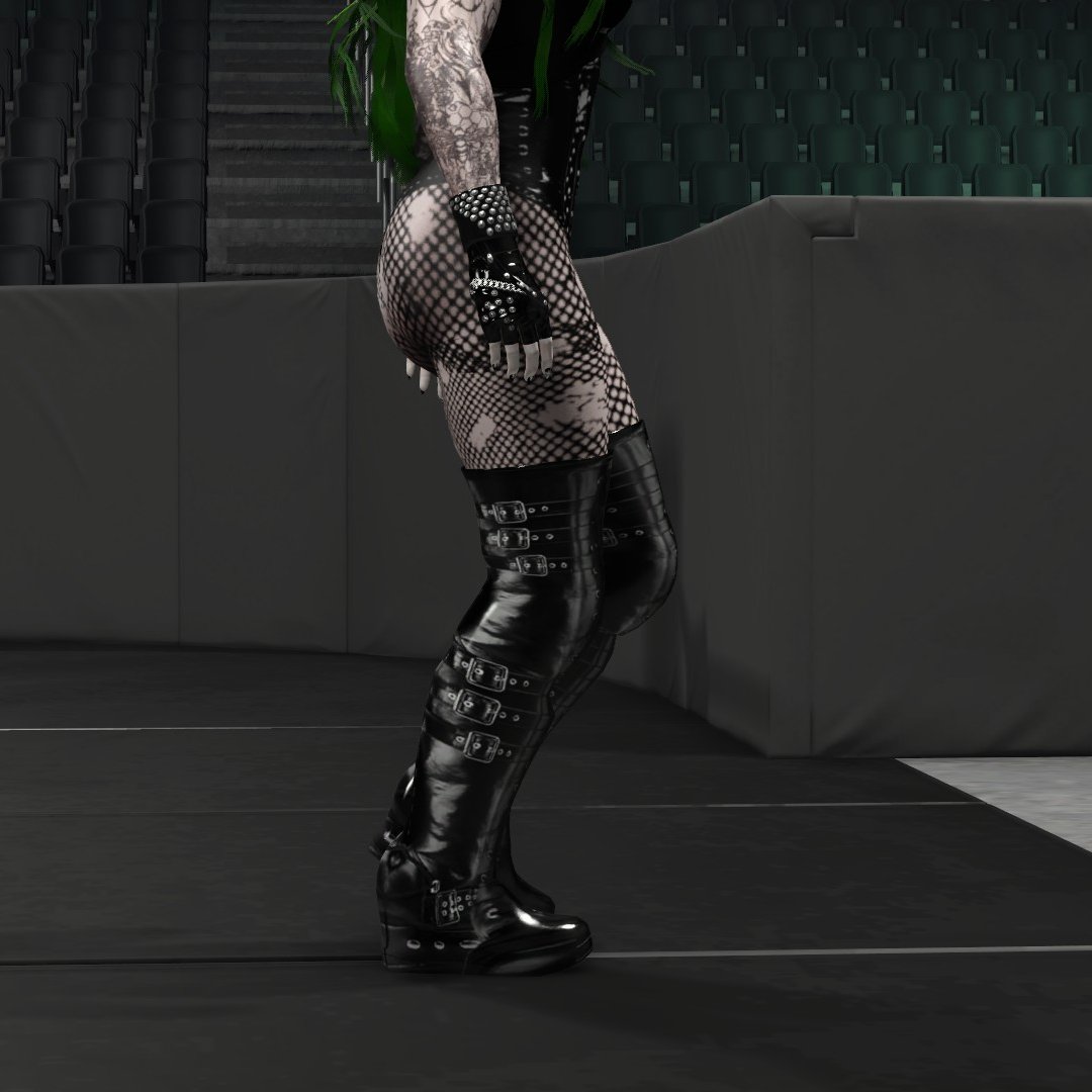 xConvallaria's tweet image. I do love a good platform boot 🖤