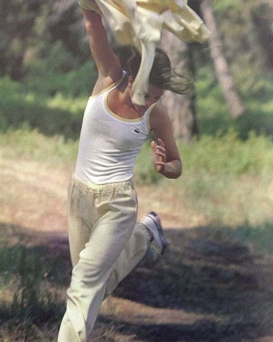 poisebrunette's tweet image. TREND FORECAST: vintage athleisure

sportswear that feels lived in, authentic and emotionally familiar &amp;gt;&amp;gt;