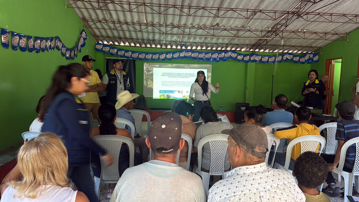 UNGRD's tweet image. La UNGRD realizó una jornada de seguimiento en 📍Supía y Chinchiná, #Caldas, para avanzar en acciones de mitigación del riesgo junto a las autoridades locales:

1️⃣ En #Supía, se presentó el primer proyecto de mitigación del riesgo, que incorpora Soluciones basadas en la